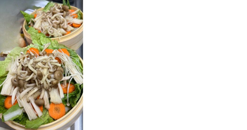 家で野菜たっぷりの虫しゃぶをする様子