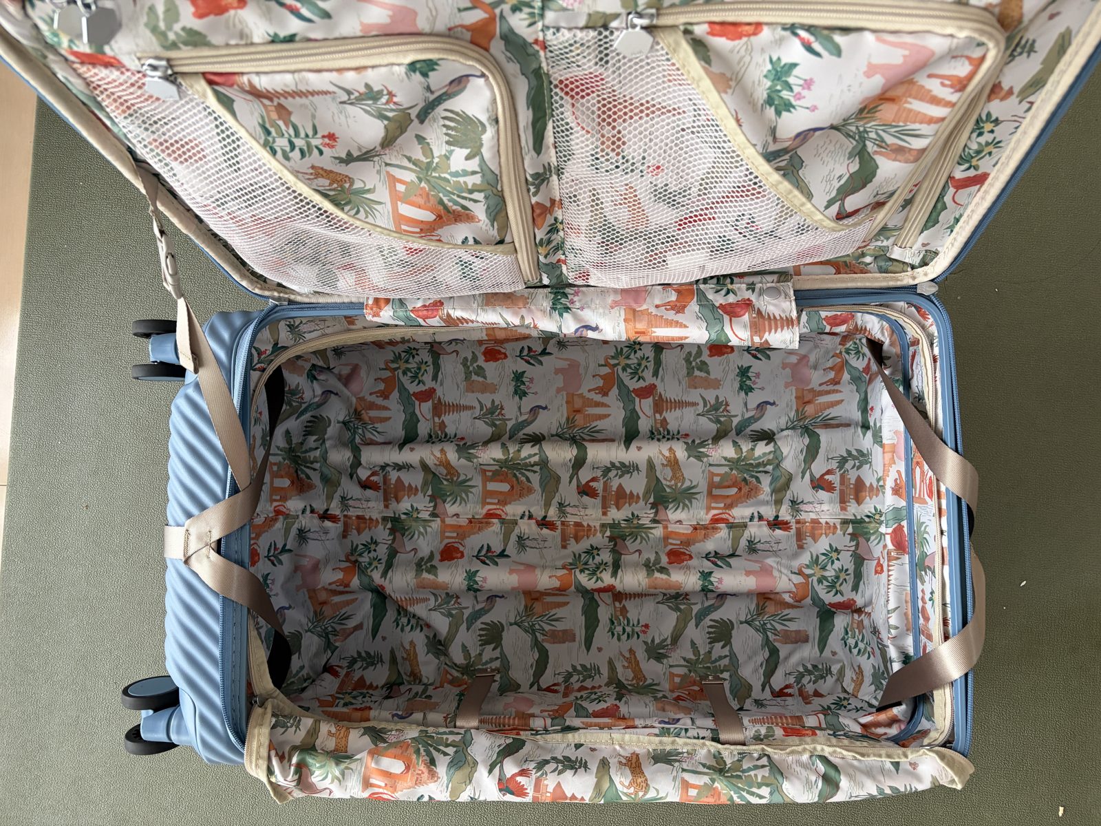 片側だけ開く1部屋タイプのハント ココントの中