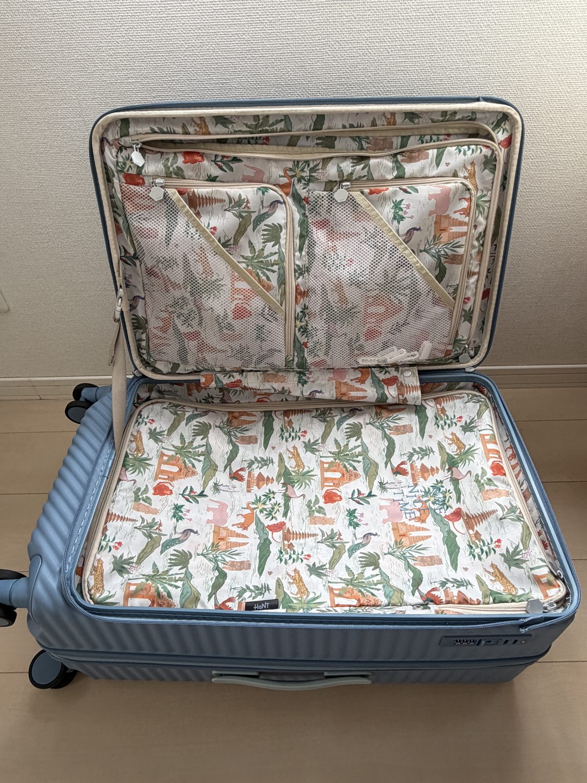 ハント ココントを片側だけ開いた状態