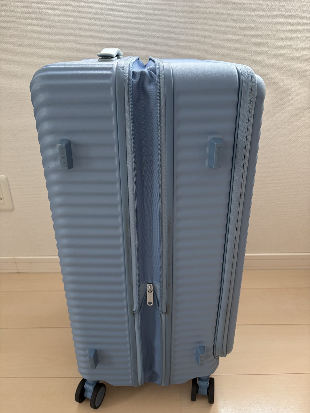 拡張して厚みが広がったハント ココントの側面